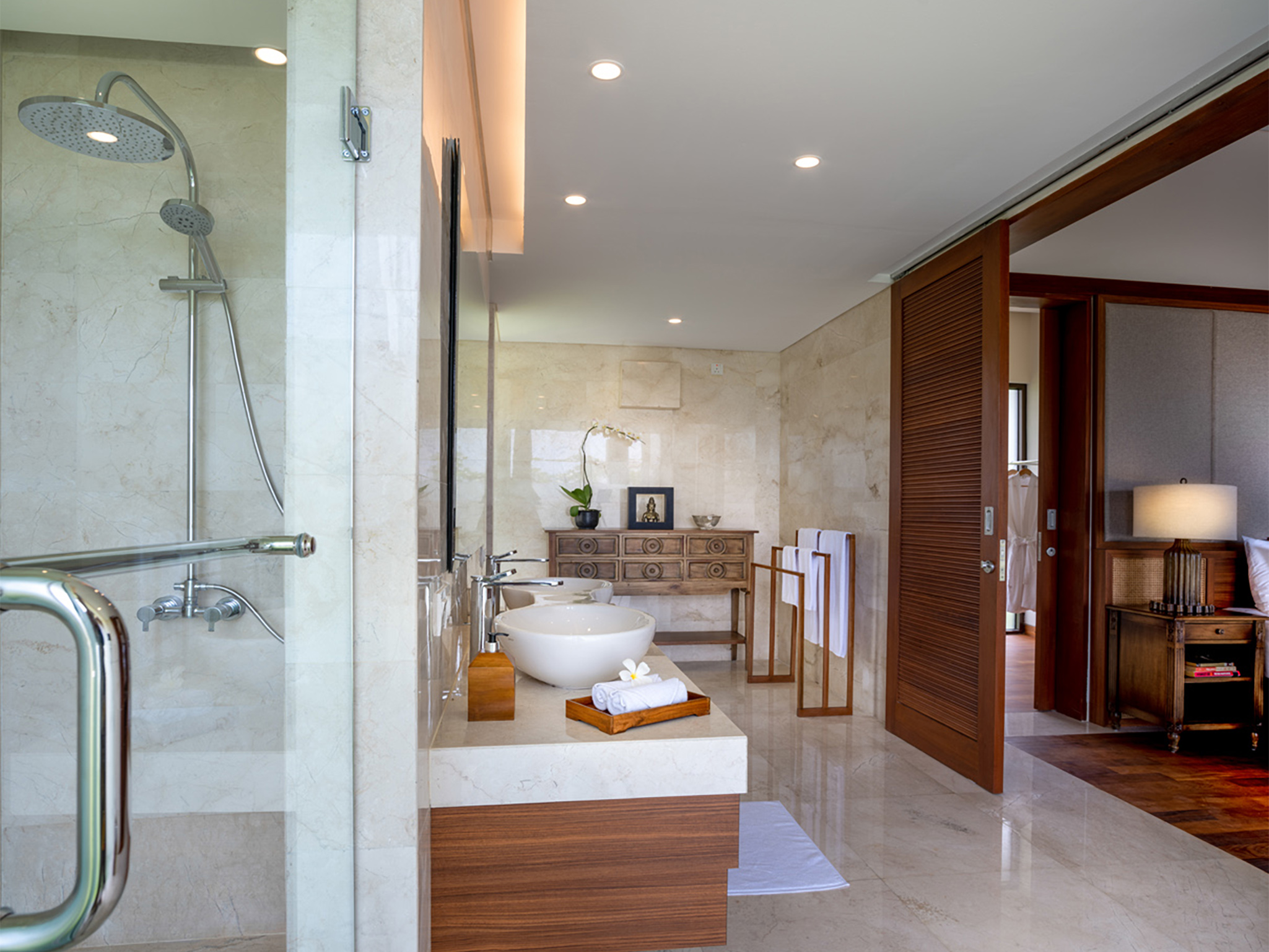 Villa Kailasha - Ensuite bath and shower stall - Villa Kailasha, Tabanan, Bali
